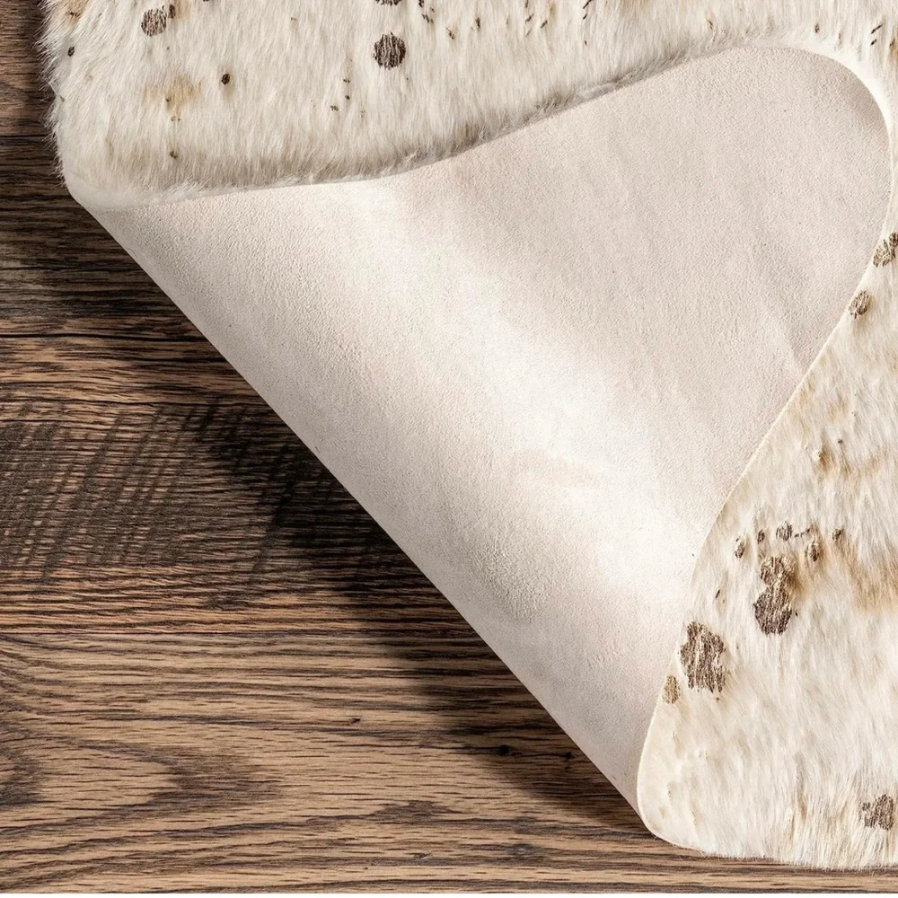 NEW West Elm Faux Cowhide Fur Extra Large White Area Rug Boho Floor - 4’ x 5’